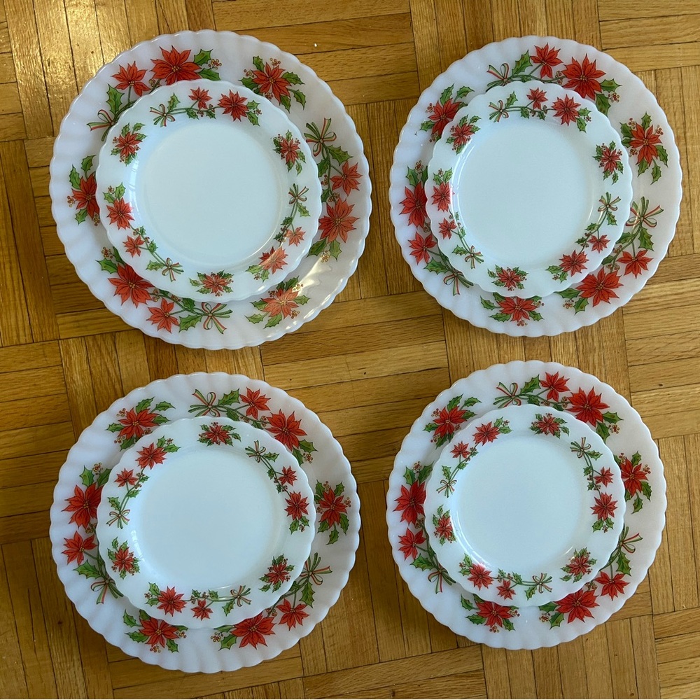Set of 4 Indopal Poinsettia Christmas Milk Glass Dinner & Bread  Plate 10in 7in